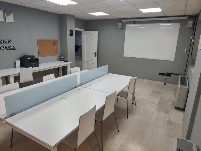 Oficina de lujo en Avda. Gran Capitán esquina con Vial Norte — 8