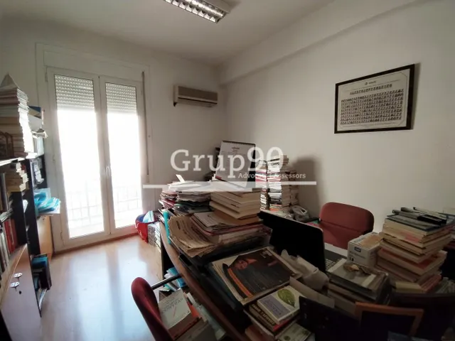 ATENCIÓN INVERSORES!! EDIFICIO EN EL  EIX COMERCIAL — 12