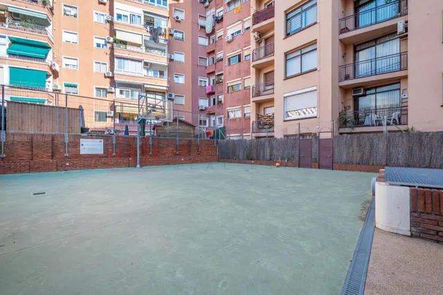 Piso listo para entrar a vivir con piscina comunitaria en la maternitat i sant ramón — 36