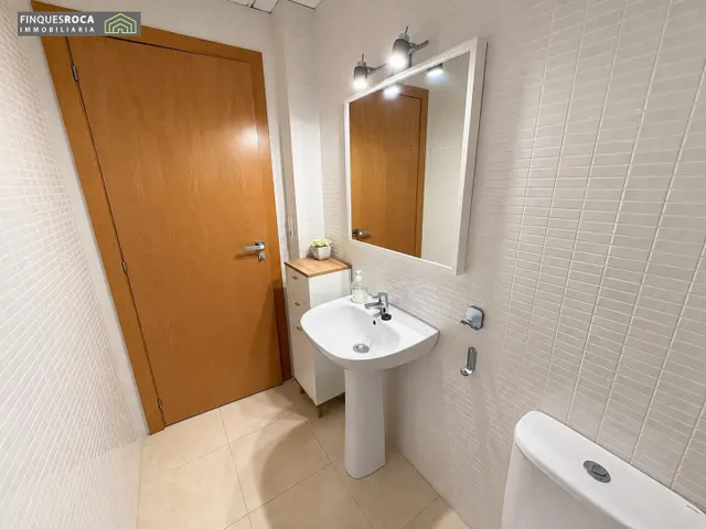Para entrar a Vivir Piso de 3 Dormitorios, 2 Baños, Cocina Independiente, Comedor-Estar, Terraza y Piscina Comunitaria — 18