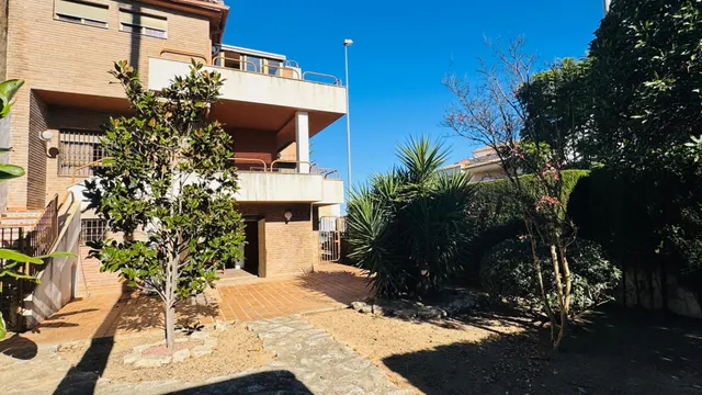 Una residencia exclusiva con terrazas panorámicas en un paraíso natural. — 45