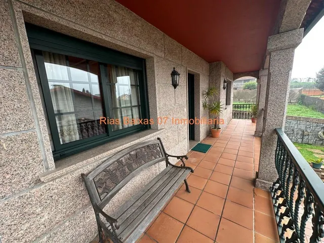 REF 7043 CHALET DE PIEDRA CON 5 DORMITORIOS EN MOS — 40
