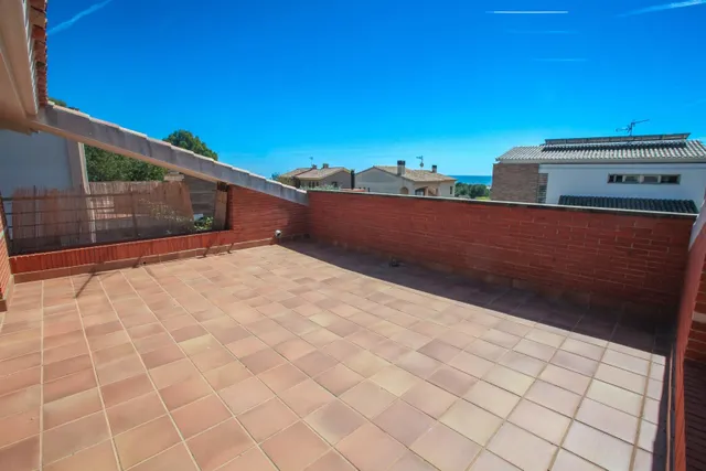 Chalet independiente con gran terraza en Calafell — 43