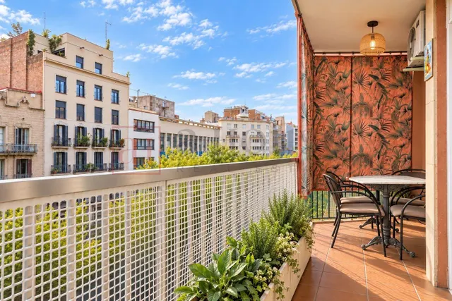 PISO REFORMADO CON TERRAZA EN L´ANTIGA ESQUERRA DE L´EIXAMPLE — 2