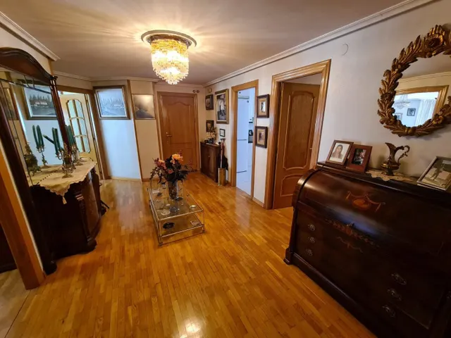 SE VENDE  PISO AMUEBLADO, 132 M2 EN LA BAÑEZA, 3 HAB., 2 BAÑOS, TERRAZA, ASCENSOR., — 5