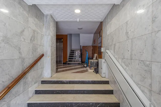 AMPLIO PISO EN PLAZA DE LAS DESCALZAS — 35