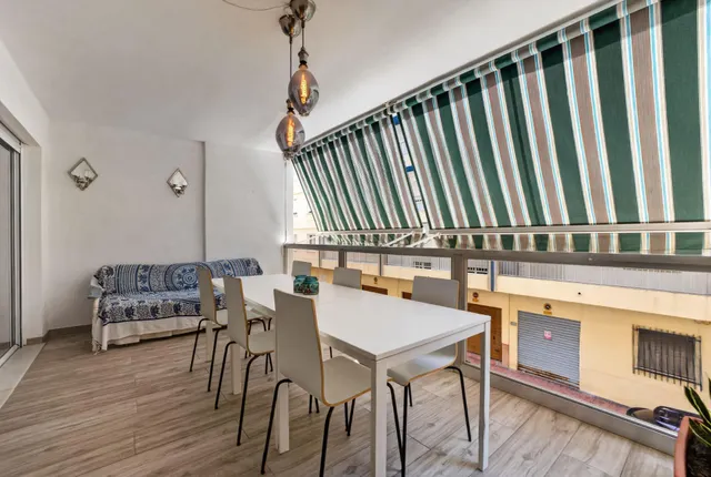 APARTAMENTOS SOLEADOS JUNTO A LA PLAYA — 16