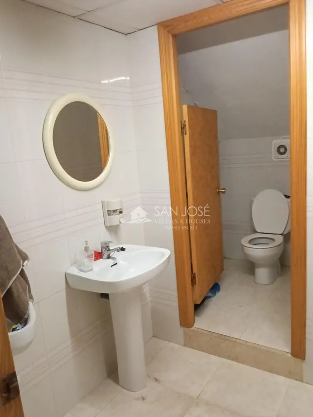 Se vende local comercial con sotano preparado para supermercado en buena zona de Aspe — 40