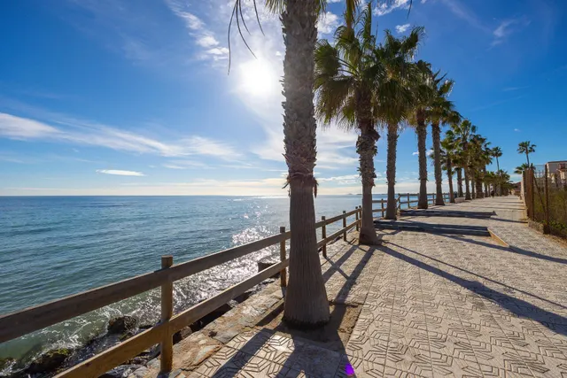 CHALET SEMINUEVO CON VISTAS AL MAR, PISCINA PRIVADA Y COCINA DE VERANO – LA TORRE DE LA HORADADA — 46