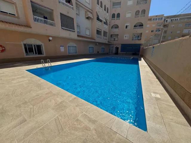 Apartamento con vistas despejadas y piscina — 28