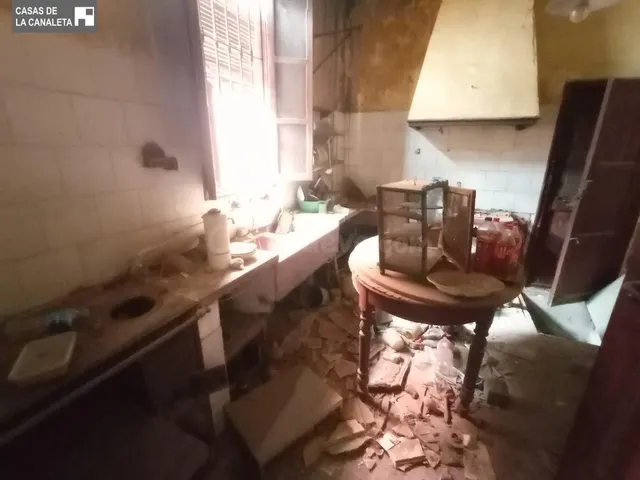 CASA INDEPENDIENTE EN MISLATA PARA DERRIBAR O REHABILITAR TO - foto 5