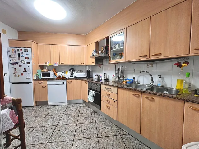 Vivienda luminosa con garaje privado y terraza en una tranquila calle de Gavà — 4