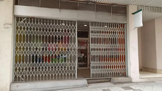 LOCAL COMERCIAL EN ALQUILER - ZONA PLAZA DE TOROS, GRANADA — 2