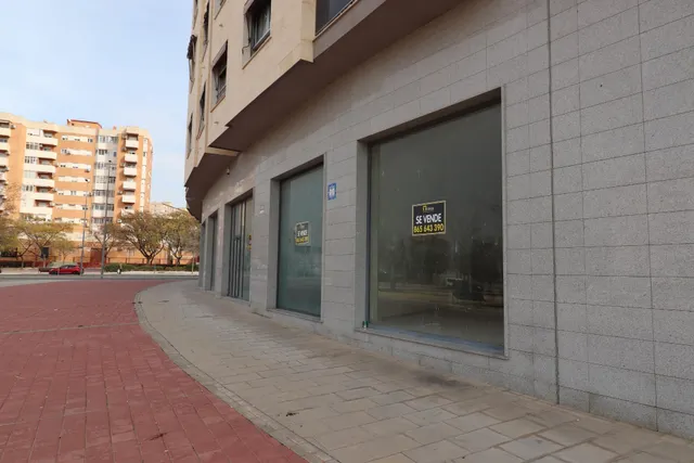 EXCLUSIVO LOCAL EN AVENIDA DE RONDA — 16