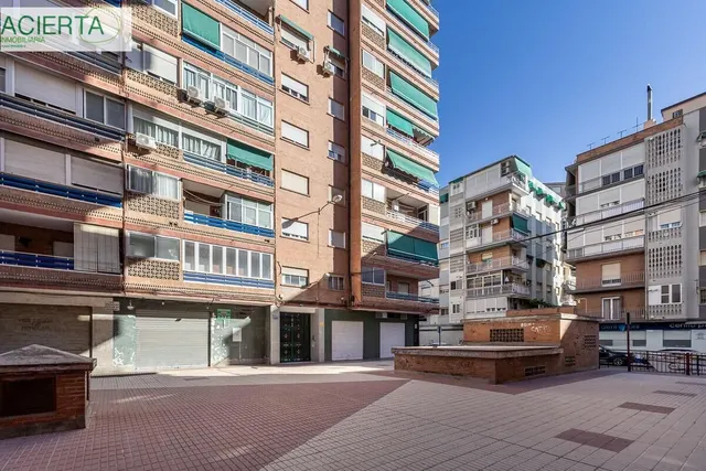 PISO REFORMADO JUNTO AVENIDA CADIZ — 33