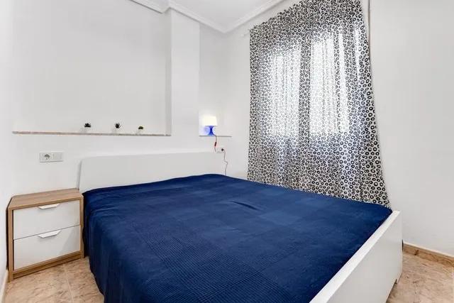 Increíble apartamento de 2 dormitorios cerca de la playa en Torrevieja — 19