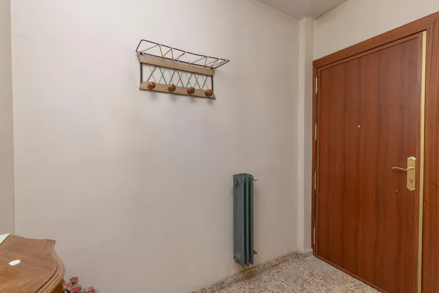 Piso con terraza y gran potencial junto a Camino de Ronda — 27