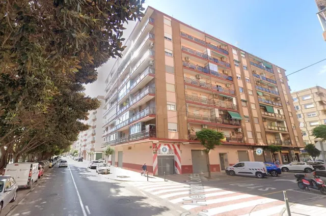Exclusiva vivienda de 4 dormitorios con garaje en una de las - foto 4