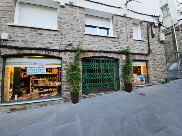 SE VENDE LOCAL COMERCIAL EN EL ENSANCHE DE SANTIAGO — 16