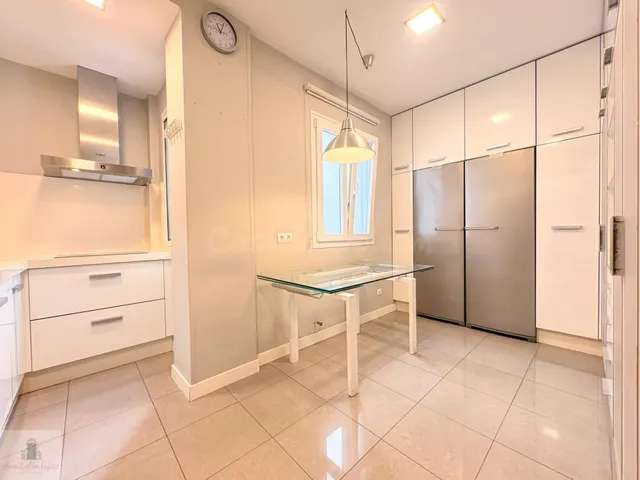 ALQUILER SIN MUEBLES. AMPLIA VIVIENDA EN PLENO CENTRO, CON 3 - foto 4