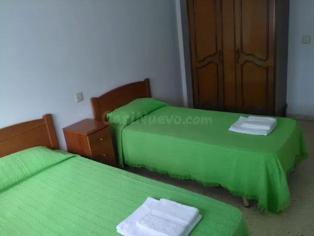 SE ALQUILAN PISOS PARA EMPRESAS,ALCAÑIZ - foto 2
