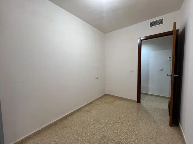 ¡Vivienda VPO de 4 dormitorios y 2 baños con piscina, terraza y garaje, en Noreña! — 26