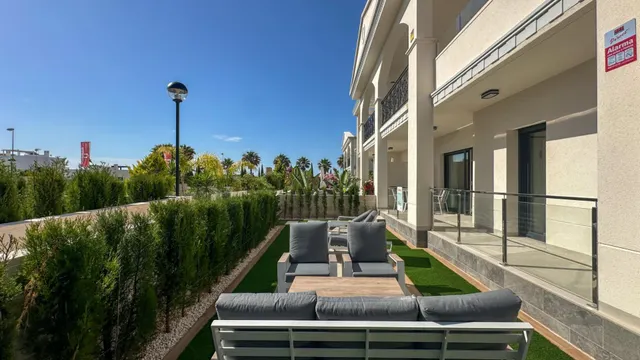 Bungalow 2 habitaciones 79m² en venta - Centro de la Ciudad Quesada — 28