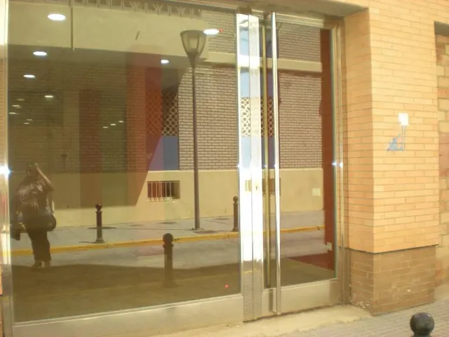local comercial totalmente nuevo, preparado para instalar cualquier negocio junto a la playa — 7