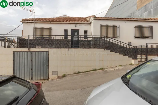 Título: Vivienda amplia con cochera y dos patios en zona cén - foto 4