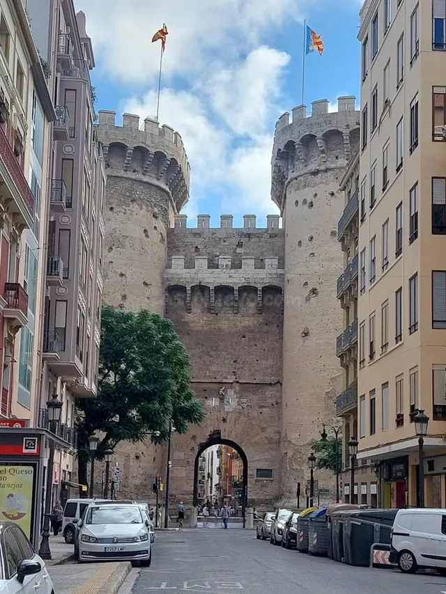 PISO EN LA CALLE QUART — 2