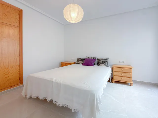 OPORTUNIDAD! Fantástico apartamento reformado con confortable terraza y vistas despejadas (210 Mts playa) — 20