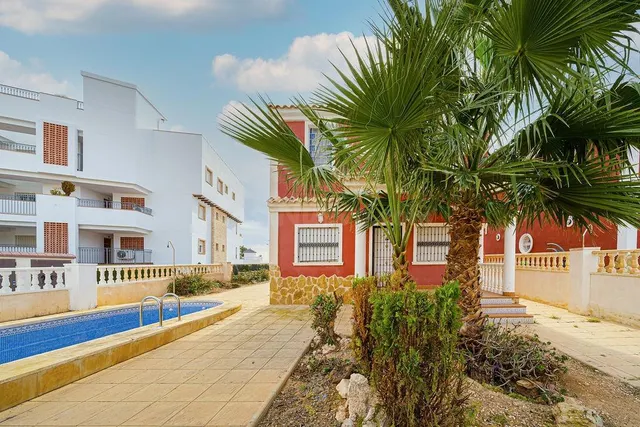 CHALET INDEPENDIENTE EN ORIHUELA COSTA — 2