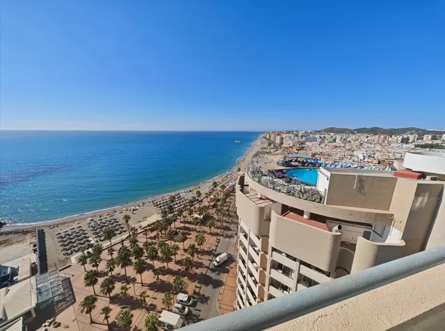 Fantástico estudio con vistas panorámicas al mar en primera línea de playa en Fuengirola — 25