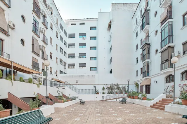 Zona Puertas de Sevilla. Vivienda con amplia terraza de 15 m2. — 20