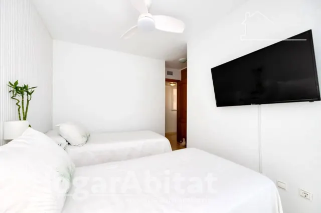 PRECIOSO ÁTICO CON DOS TERRAZAS, GARAJE Y PISCINA JUNTO AL MAR — 35