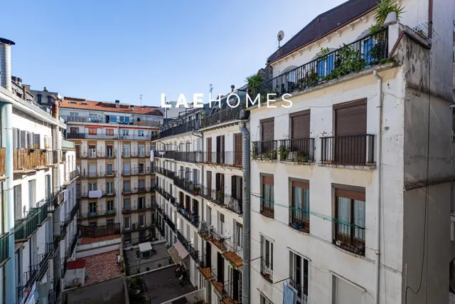 Vivienda a reformar junto a la parte vieja de san sebastián. — 18