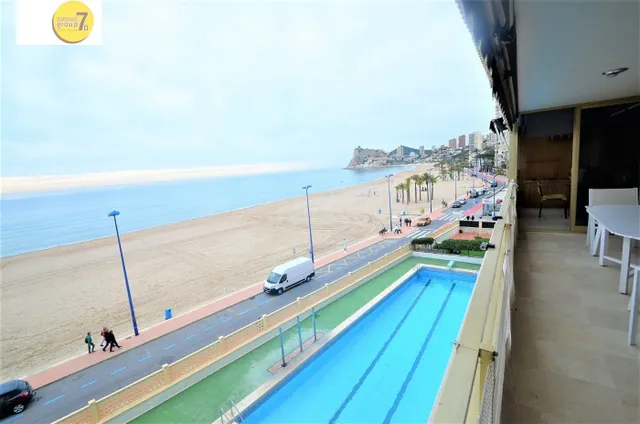 SE VENDE PISO DE TRES DORMITORIOS EN PRIMERA LINEA DE PLAYA  - foto 4