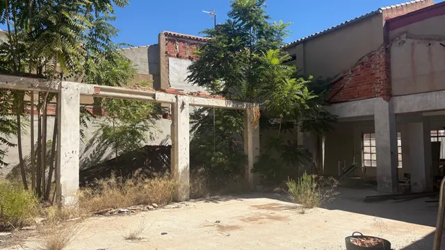 NAVE INDUSTRIAL CON MUCHAS POSIBILIDADES — 32