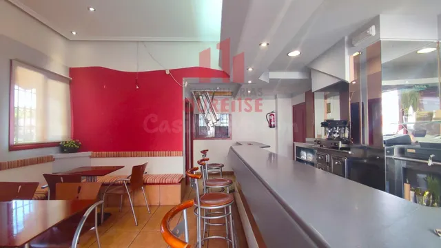 LOCAL ACONDICIONADO COMO CAFETERÍA EN LA ZONA DE CAMELIAS. - foto 4