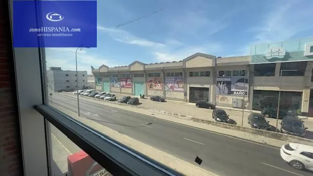 Se vende o alquila local totalmente diafano en Zona Franca — 31