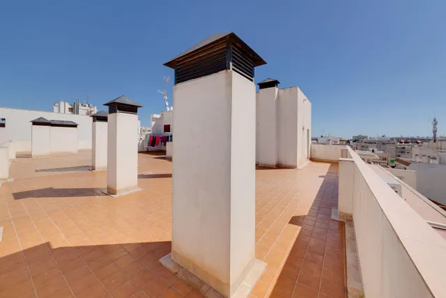 ÁTICO CON TERRAZA DE 32 M2 Y PLAZA DE GARAJE — 33