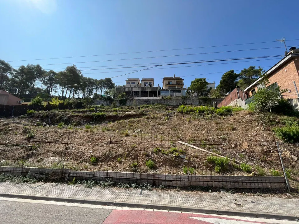 Terreno urbano en Canyelles, urbanización California
