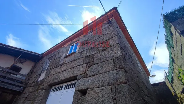 CASA DE PIEDRA PARA REFORMAR CON PARCELA CERCANA DE UNOS 800