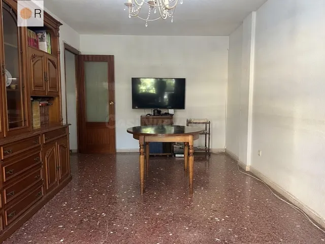 Piso con 4 dormitorios, 2 baños y terraza — 2