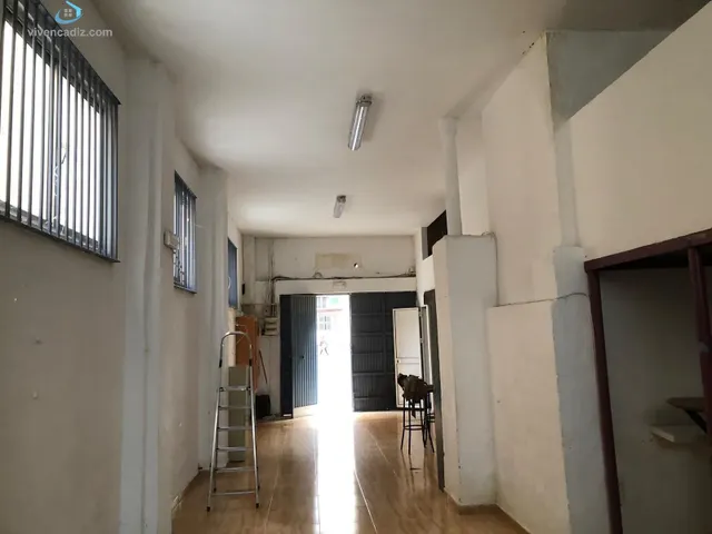 Local en venta con posibilidad de convertir a vivienda. — 14