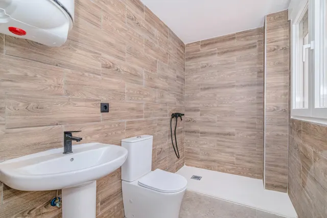 ¡Tu nuevo hogar en Cenes de la Vega te espera! ✨ — 17