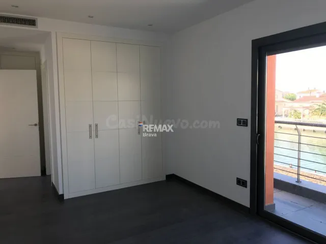 Roses, Santa Margarida | Exclusiva villa canal con 20 metros - foto 5