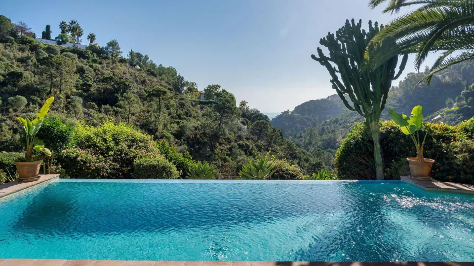 VILLA DE LUJO CON ESTILO ANDALUZ EN BENAHAVIS