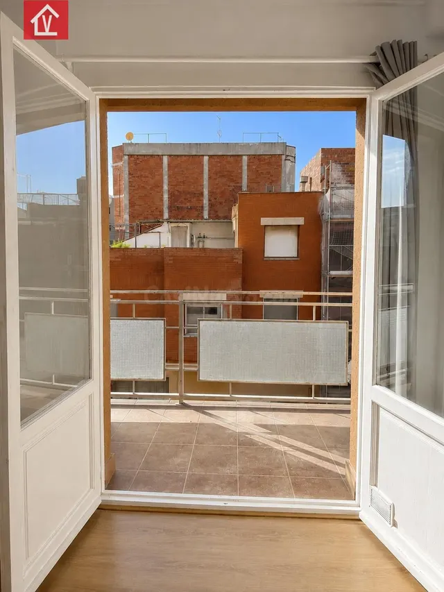 Creu de barbera! Piso de 3 habitaciones, balcón,  junto al Parque del Valles! — 5