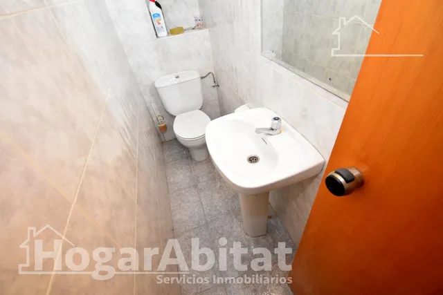 AMPLIA CASA CON LOCAL COMERCIAL, GARAJE Y TERRAZA — 47